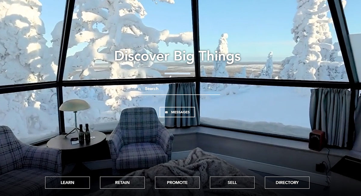 Homepage of the e-learning platform with a wintery landscape and search field in the middle.